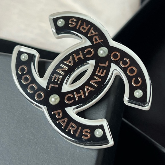 Authentic Chanel brooch 💕 - Picture 11 of 15